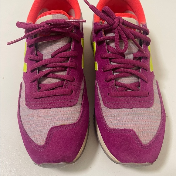 New Balance 620 - Picture 2 of 3